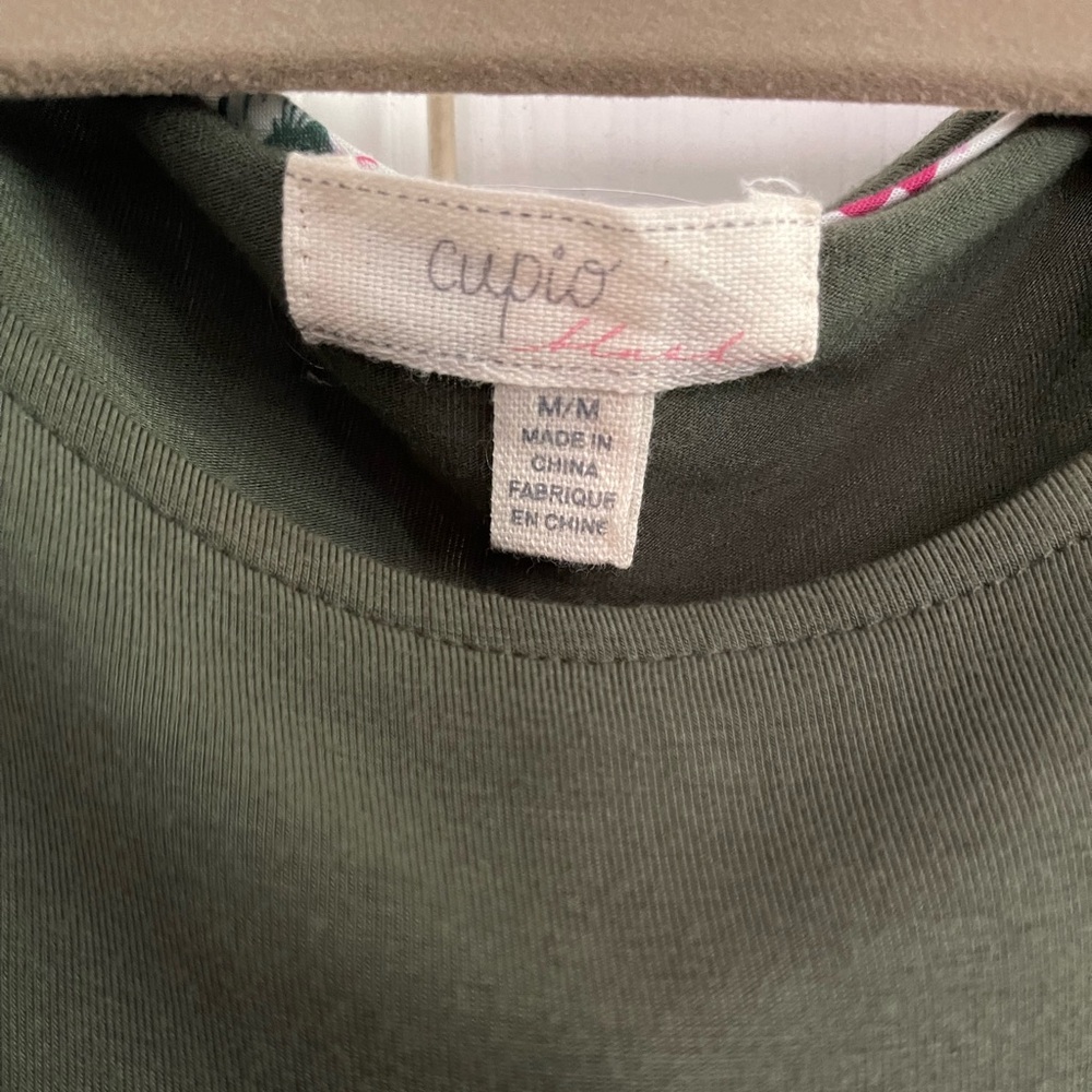 Cupio cold shoulder olive green top size medium - Picture 2 of 4